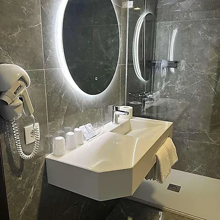 Hotel 4 Estacoes 3*